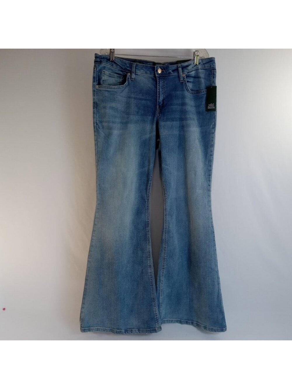 Wild Fable Women's Mid-Rise Flare Jeans Distressed High Stretch Size 16 NWT